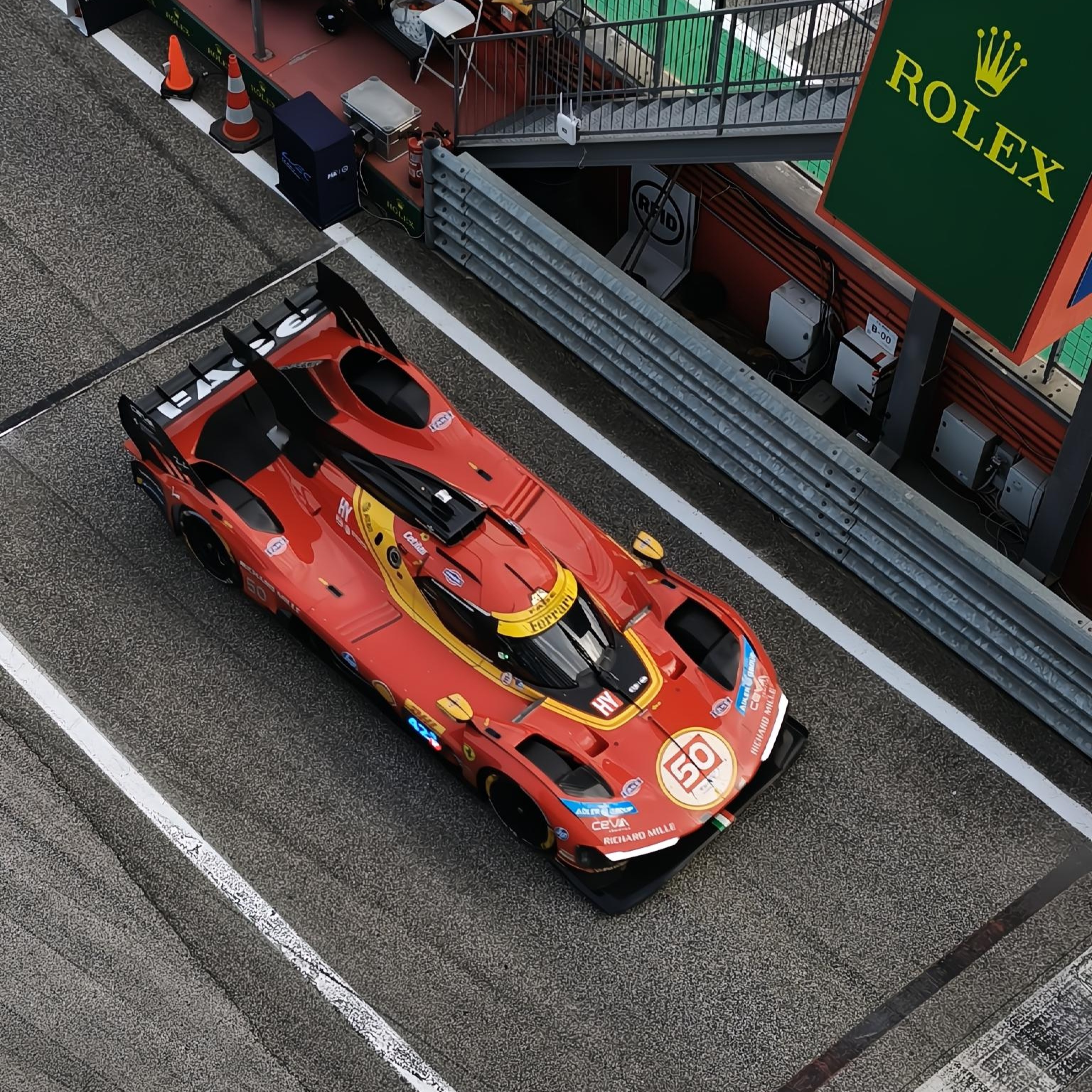 Ferrari in uscita pit lane